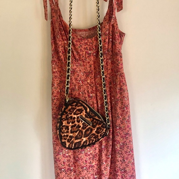 SOLD Betsey Johnson heart shaped bag 💜 - Picture 7 of 11